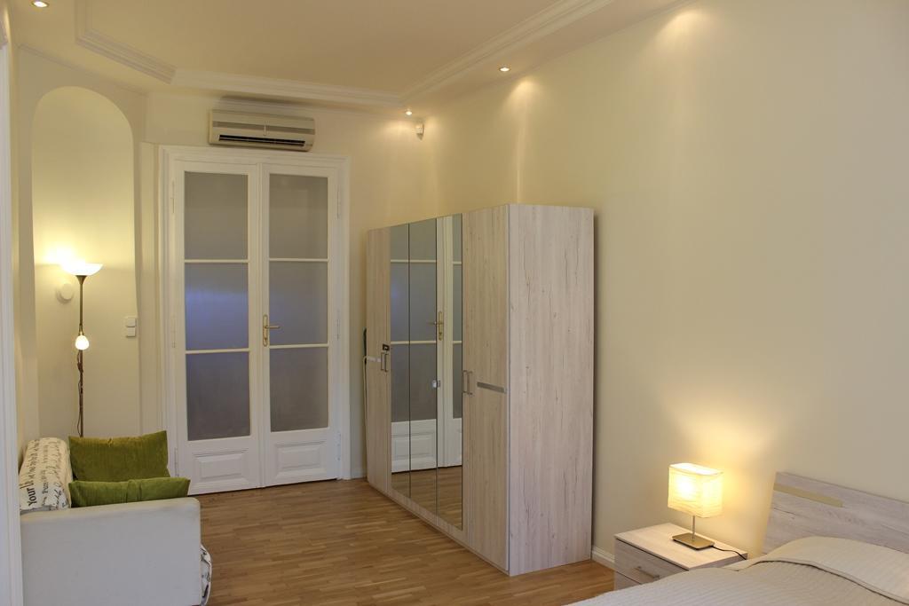 Leo Apartment Bratislava Luaran gambar